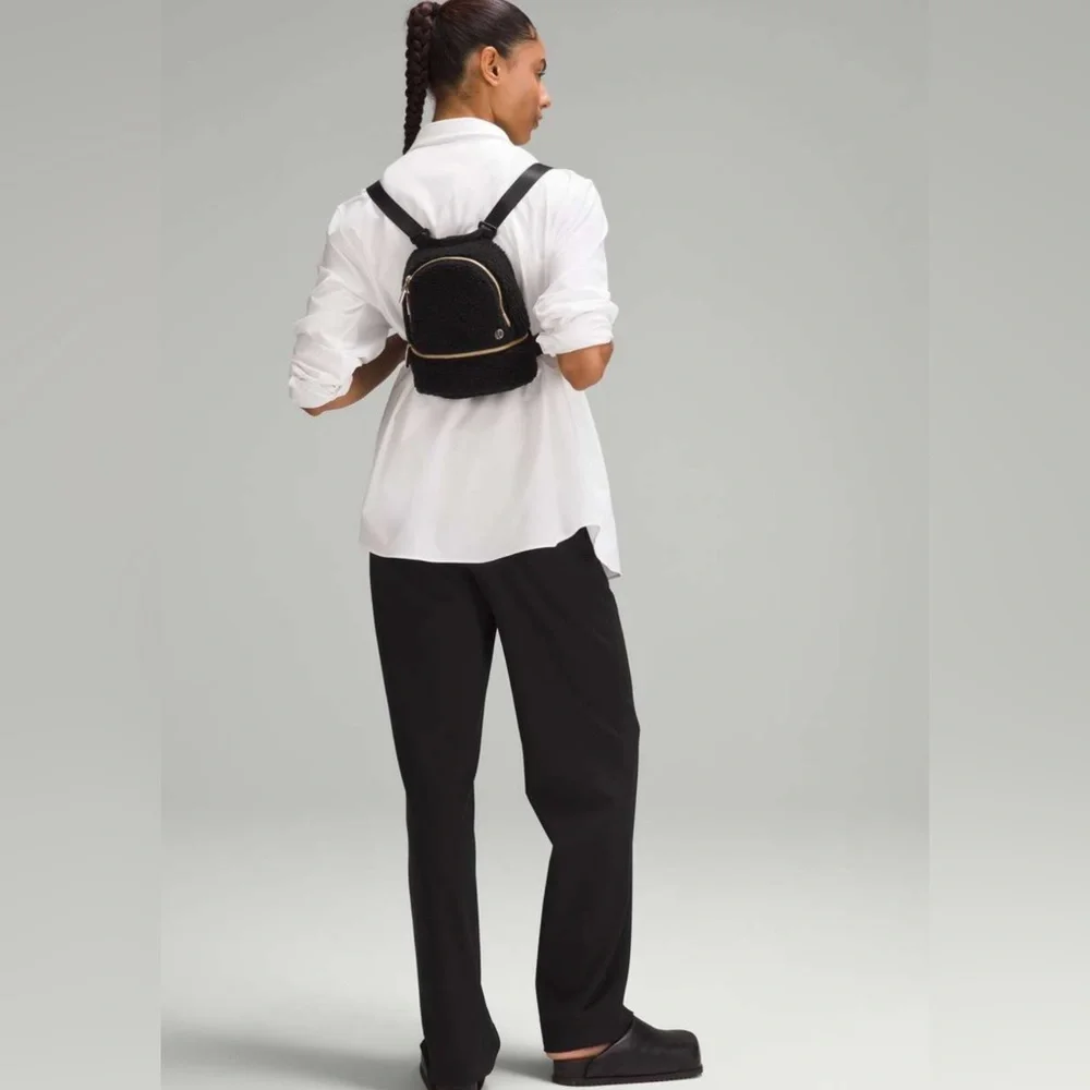 Lululemon City Adventurer Backpack Micro 3L  Fleece Black / Gold